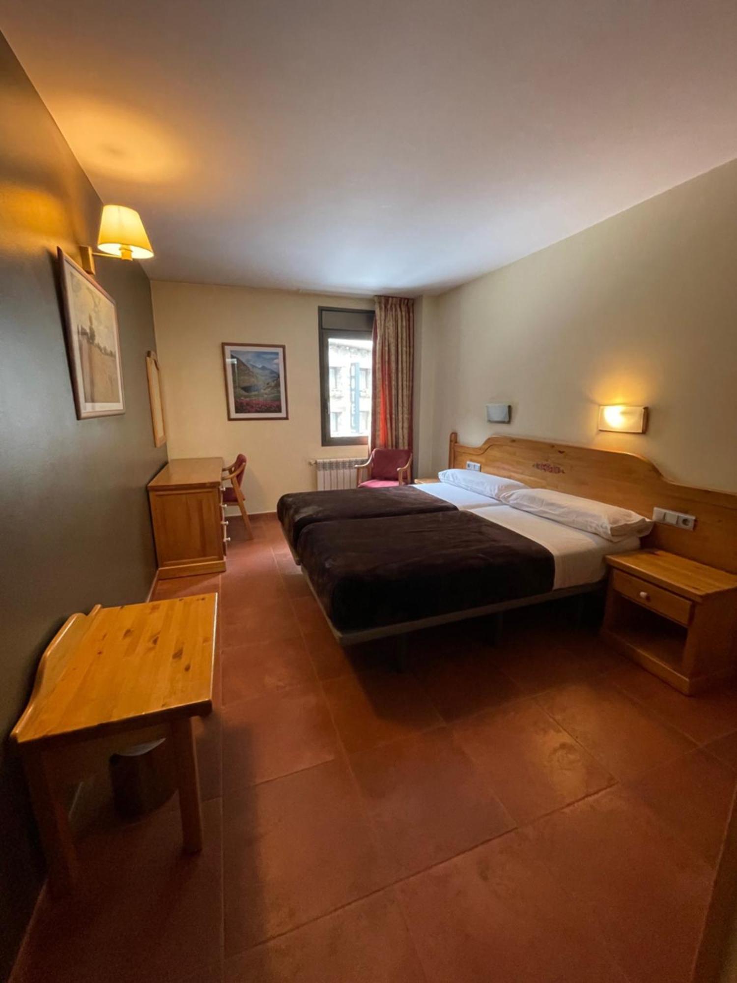 ארינסל Apartaments Sant Moritz מראה חיצוני תמונה