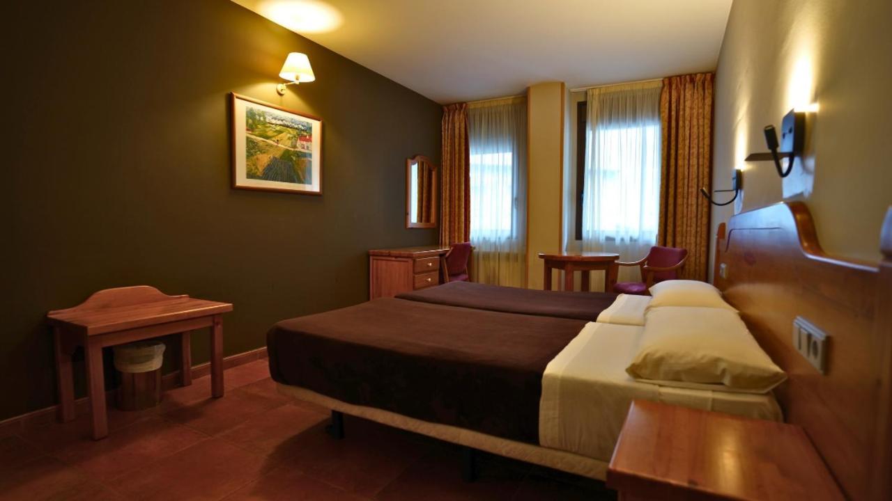 ארינסל Apartaments Sant Moritz מראה חיצוני תמונה