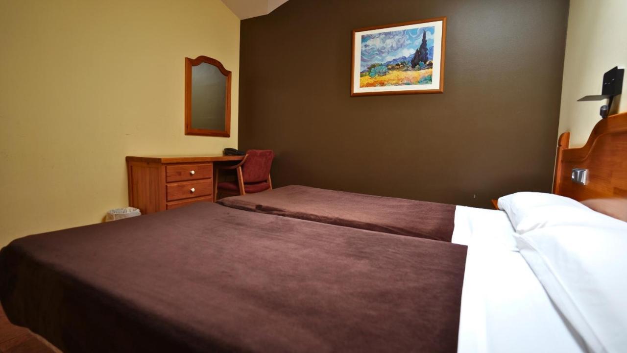ארינסל Apartaments Sant Moritz מראה חיצוני תמונה