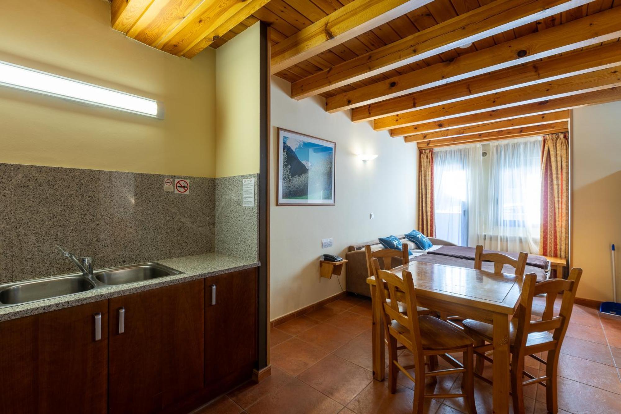 ארינסל Apartaments Sant Moritz מראה חיצוני תמונה