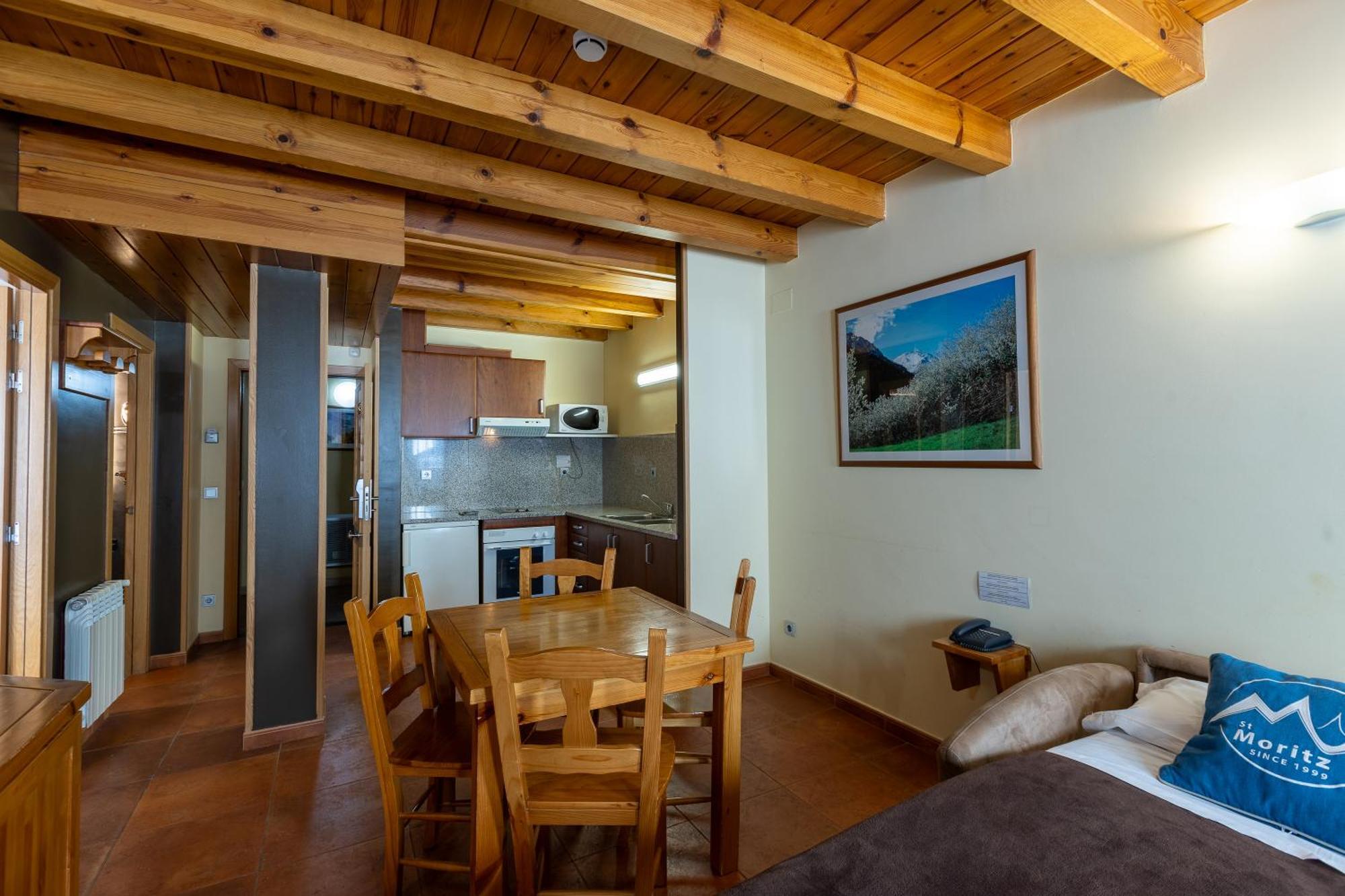ארינסל Apartaments Sant Moritz מראה חיצוני תמונה