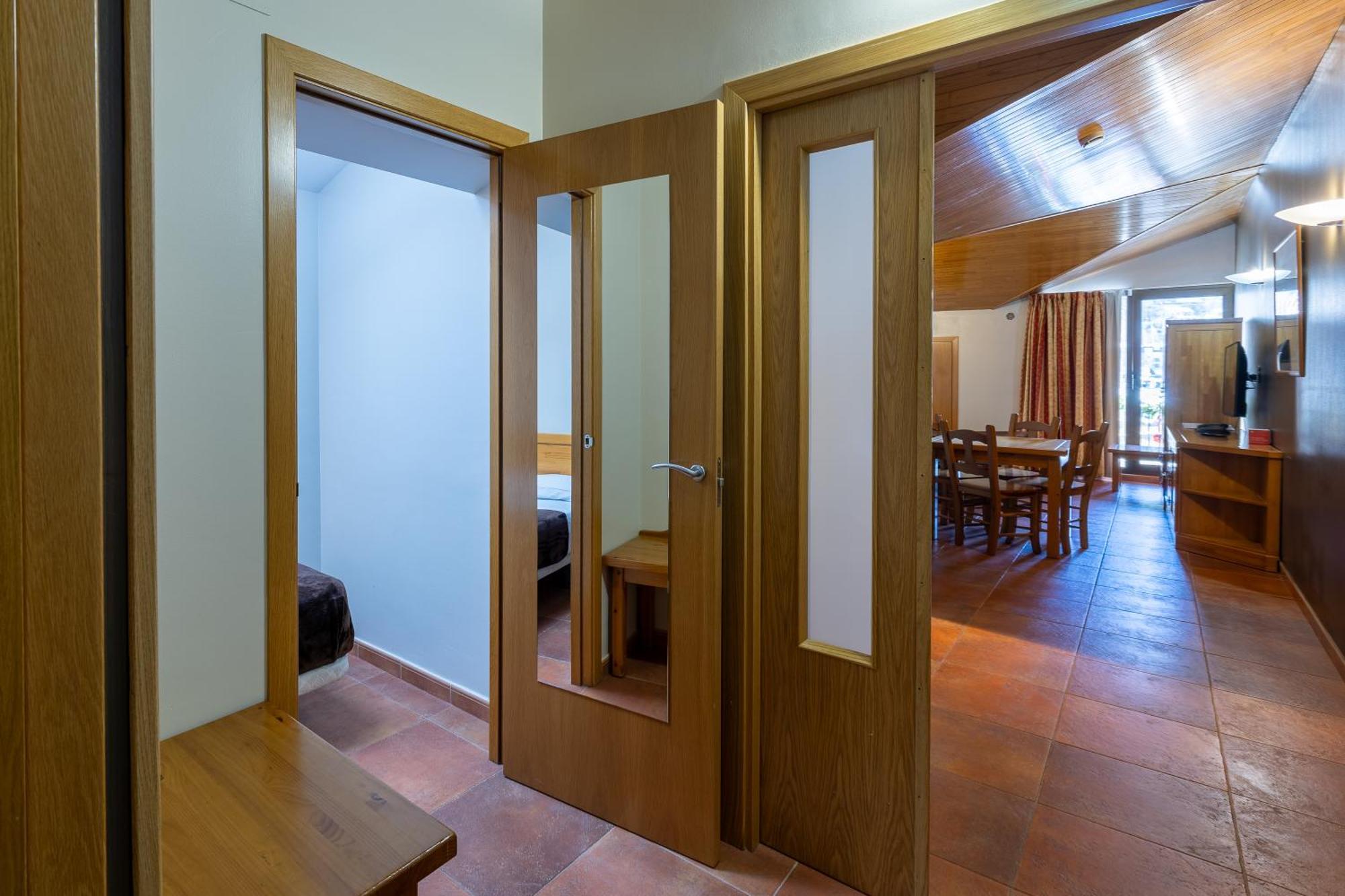 ארינסל Apartaments Sant Moritz מראה חיצוני תמונה