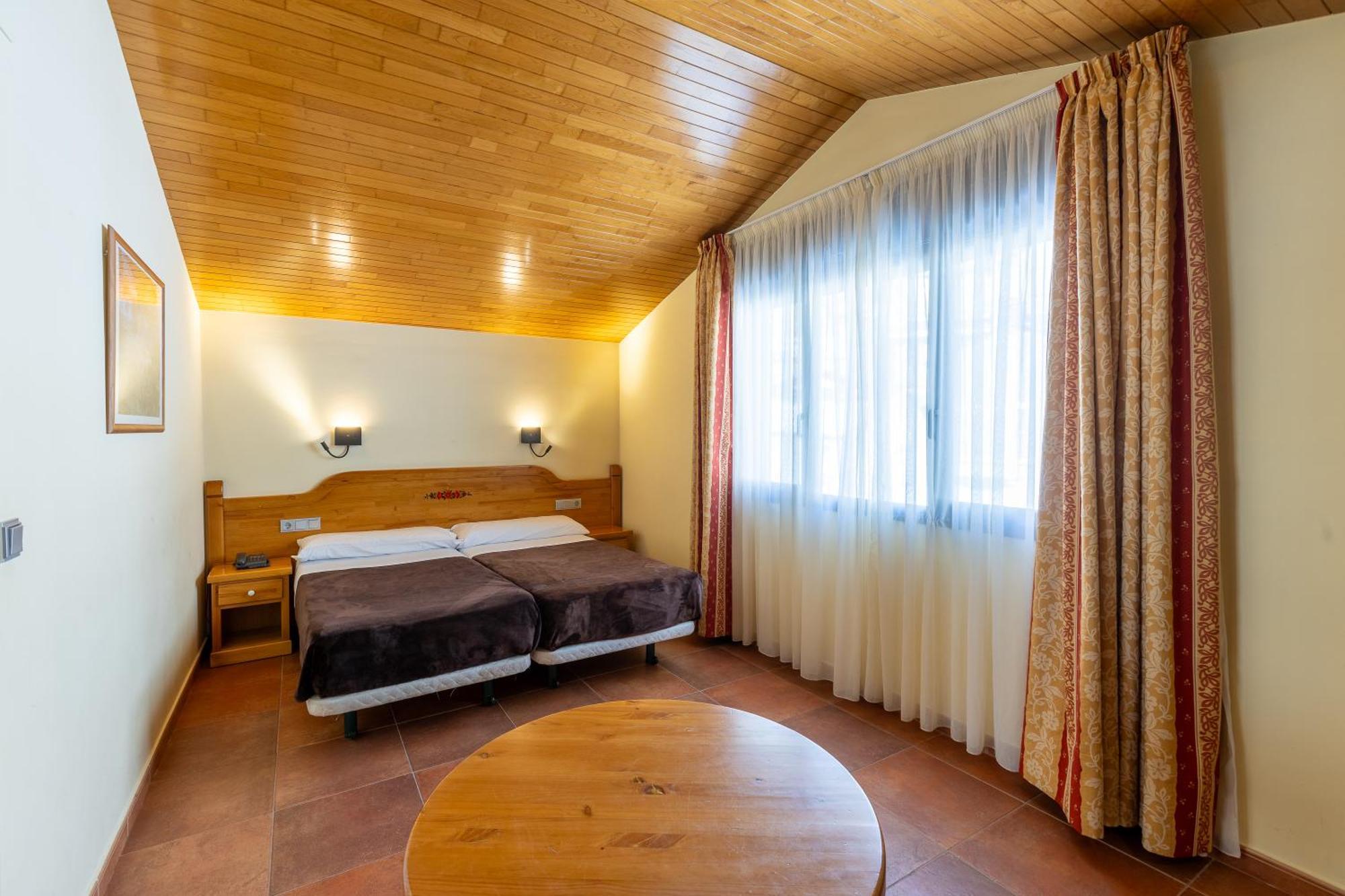 ארינסל Apartaments Sant Moritz מראה חיצוני תמונה